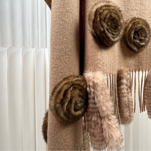 Elegant Tan Scarf with Fur Accents - Picture 9 of 16